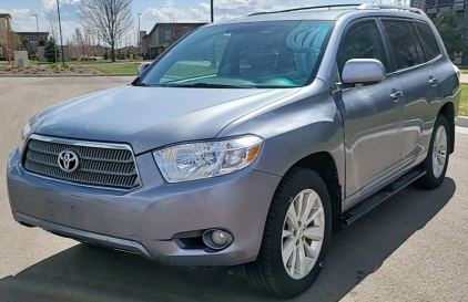 2008 Toyota Highlander Hybrid - 4x4!