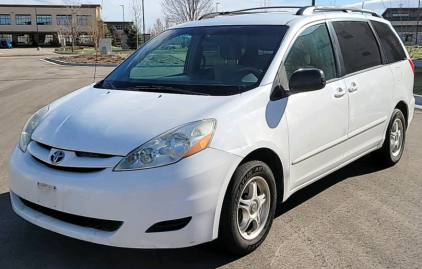 2007 Toyota Sienna - 8 Seater!