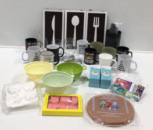 (11) Mugs, (2) Water Test Kits, Untensil Holder, Cookie Cutters