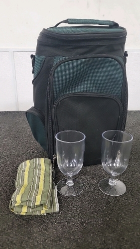 Insulated Picnic Bag with (2) Plastic Wine Glasses