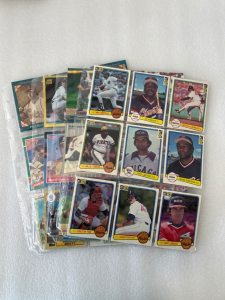 (36) Collectible Baseball Cards: Morgan, Fisk, Robinson, Brett and other Stars