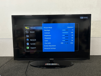 Samsung 40&rdquo; Tv with Remote and Foes Power On