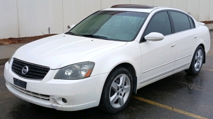 2005 Nissan Altima - Sunroof!