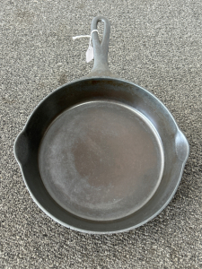 Griswold #6 Cast Iron Skillet 9”