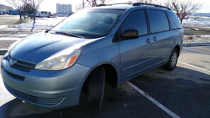 2005 Toyota Sienna CE - 3rd Row!