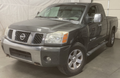 2006 Nissan Titan - 4x4!