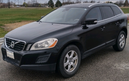 2011 Volvo XC60 - Sunroof - Clean!