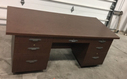 Large Heavy Executive Desk With Lockable Drawers And Key