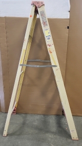 6' Fiberglass Non-Conductive Step Ladder