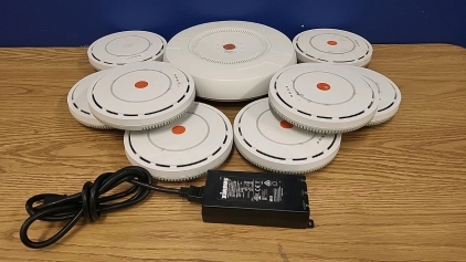 Xirrus WiFi Extension Hub with Periphials