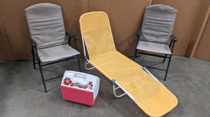 Deck Chairs & Lounge, Igloo Ice Chest