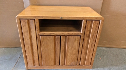 Encore TV Stand w/Castors