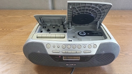 Working Sony Radio, CD Player and Tape Player Combo