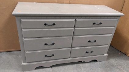 51x18x32 Dresser