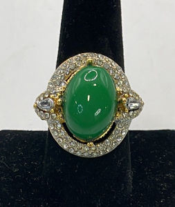 (1) Gold Toned Ring W/ Green Center Stone Size 10