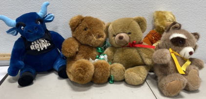 Lot of Stuffed Bears !