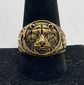 (1) Gold Toned Lions Face Ring Size 11