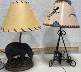 (1) Bear Lamp , (1) Lizard Lamp