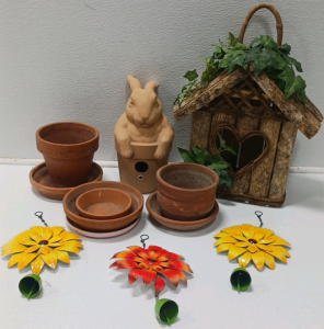 Birdhouses, Planters And Wind Chimes