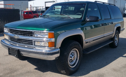 1999 Chevrolet Suburban - 4x4!