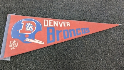 1967 30" Denver Broncos Felt Pennant