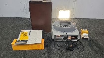 Working Kodak EKTAGRAPHIC Slide Projector