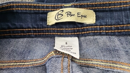 Blue Epic Size 6, Vigoss Size 31&times;21 Capri Pants