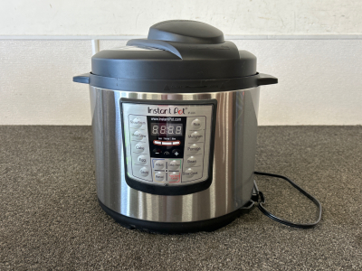 Instant Pot Pressure Cooker Newlike Condition Powers On