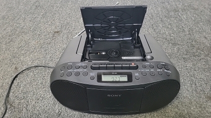 NicebWorking Sony AM/FM/CD Player Combo