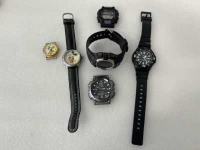 (6) Watches: Three have No Bands