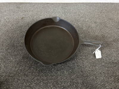 10.5&rdquo; Early Cast Iron 3 Notch Lodge #8 Skillet