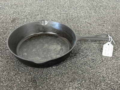 Cast Iron 3 Notch Lodge #5 Skillet (8&rdquo;)