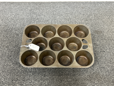 Cast Iron 11&rdquo;x 7.5&rdquo; Muffin Pan