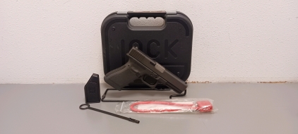 Glock 20 10mm Auto Pistol - with Case --UWN265