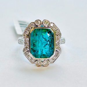 $14,177 Value, 18K Gold Emerald & Diamond Ring