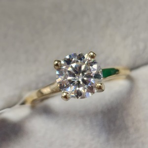 10K Moissanite(1.8ct) Ring
