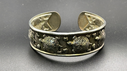 (1) Sterling Silver Turtle Cuff Halmarked S925