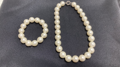 Sorelle Sisters Chunky Pearl Necklace and Bracelet