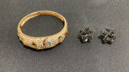 Serena Williams Gold Tone Bracelet and Black Clip on Earrings