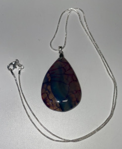 (1) 93.65ct Purple Dragon Veins Agate Gemstone .925 Necklace