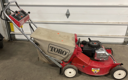 (1) Toro Deluxe Power-Drive Rear Bagger 21 Lawnmower W/ Bag