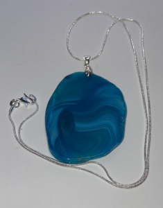 (1) 126.00ct Blue Stripes Agate Slice Freeform .925 Necklace