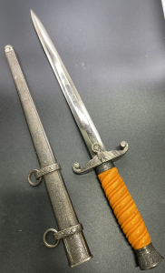 (1) WWII German (Heer) Army Officers Dagger W/ Sheath
