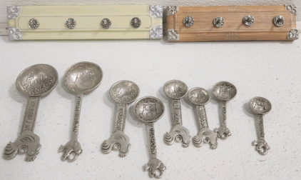 (2) Mini Hook Racks, Silver Rooster Measuring Spoon Set