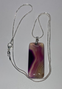 (1) 59.75ct Purple Stripes Agate Gemstone .925 Necklace