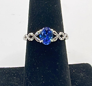 (1) Silver Oval Blue Sapphire Ladies Ring .925 Size 8