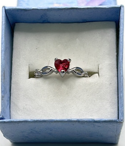 (1) Red Ruby Heart Ladies Ring Size 6