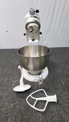 Working KitchenAid Classic Electric Mixing Stand, Bowl and Accessories