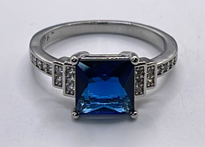 (1) Blue Sapphire Square Cut Ladies Ring
