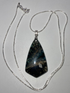(1) Black & Blue Dragon Veins Shield Shaped Agate Gemstone .925 Necklace